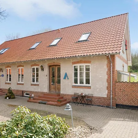 Apartment 3 Bedroom Lovely In *